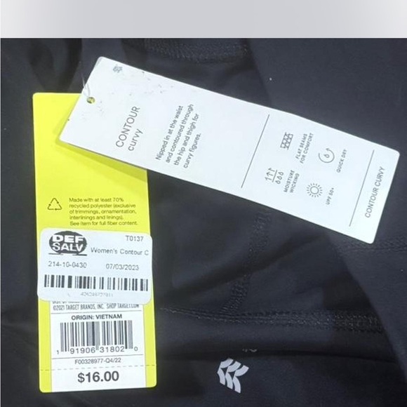 All in Motion Black Contour Curvy High-Waisted Bike Shorts Pockets - Picture 4 of 4